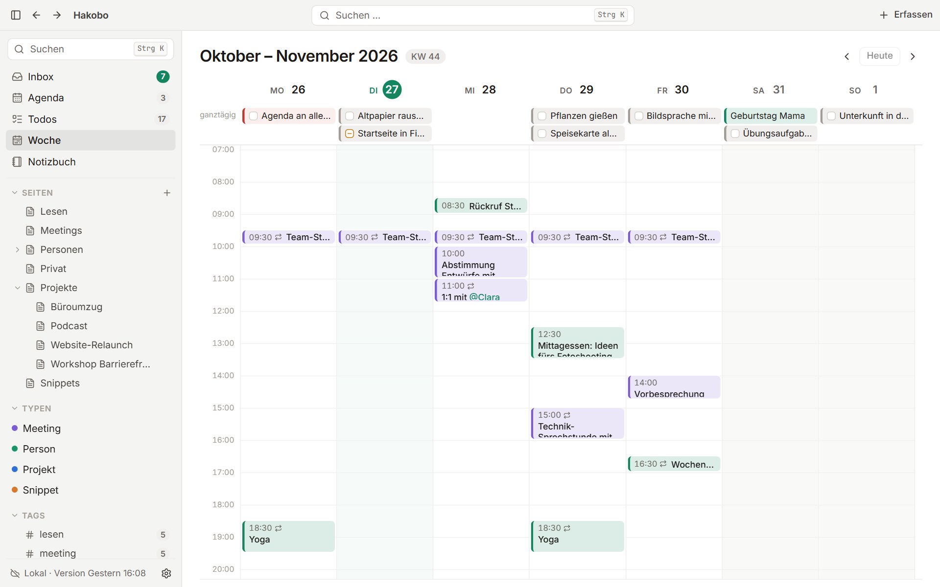 Die Wochenansicht in Hakobo mit Terminen im Zeitraster, wiederkehrenden Meetings und ganztägigen Todos